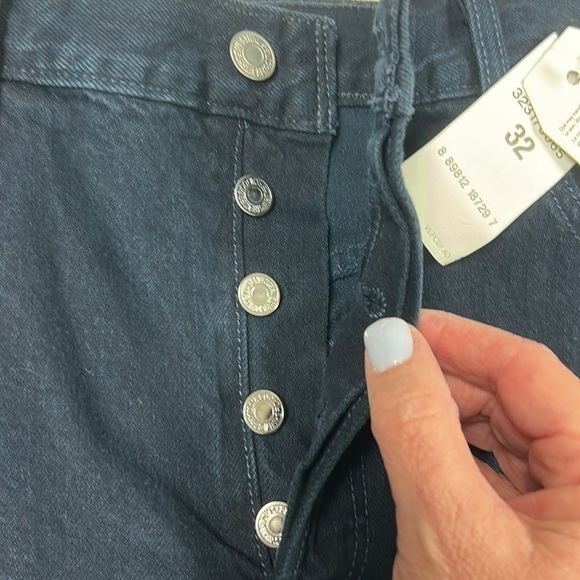 Levi’s 501 Straight Leg Button Fly Denim Shorts - Raw Hem Dark Wash NWT Size 32 - Picture 4 of 9